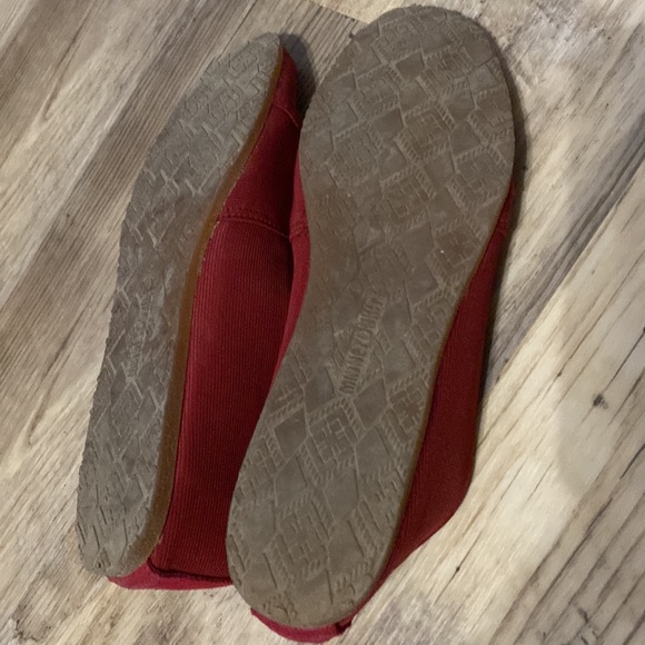 Gently worn, Minnetonka. Deep red - Picture 3 of 7